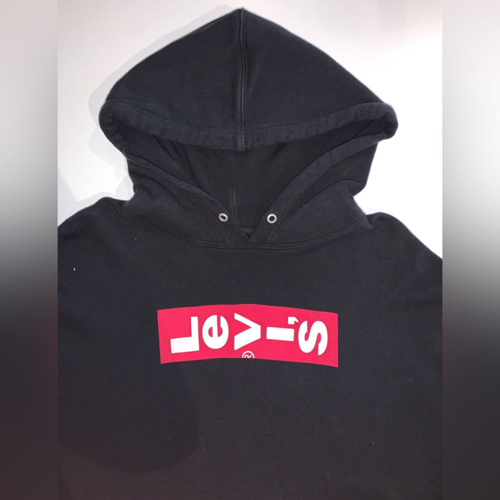 Levi’s Hoodie🎱